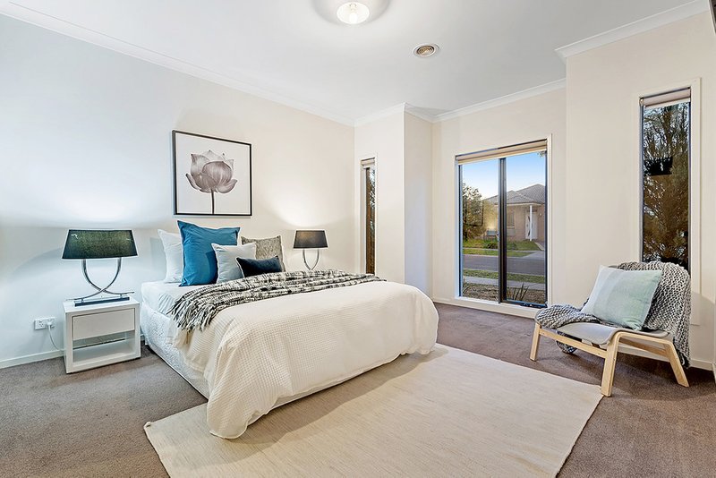 Photo - 46 Middlesborough Drive, Craigieburn VIC 3064 - Image 3