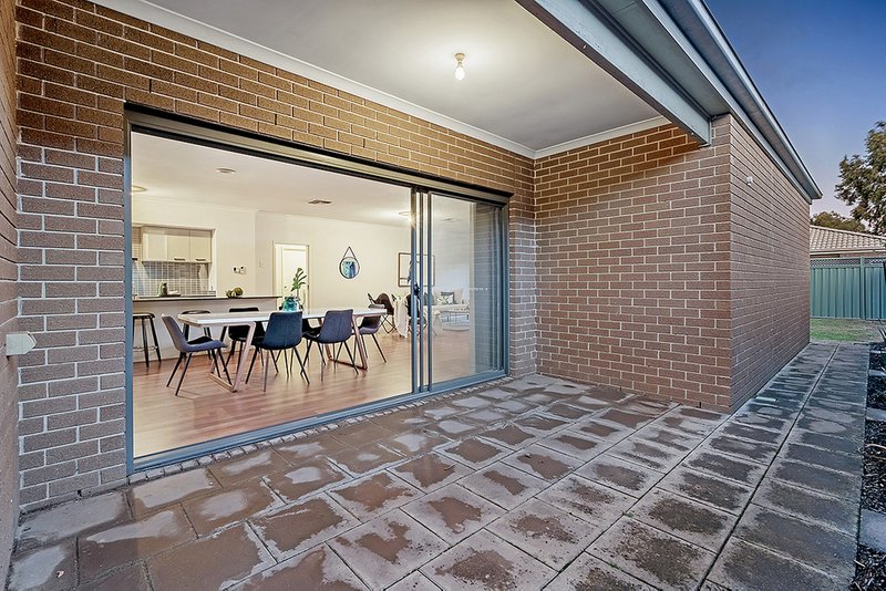 Photo - 46 Middlesborough Drive, Craigieburn VIC 3064 - Image 15