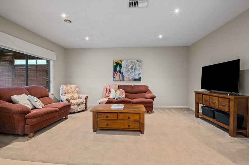 Photo - 46 Mount Eccles Way, South Morang VIC 3752 - Image 5