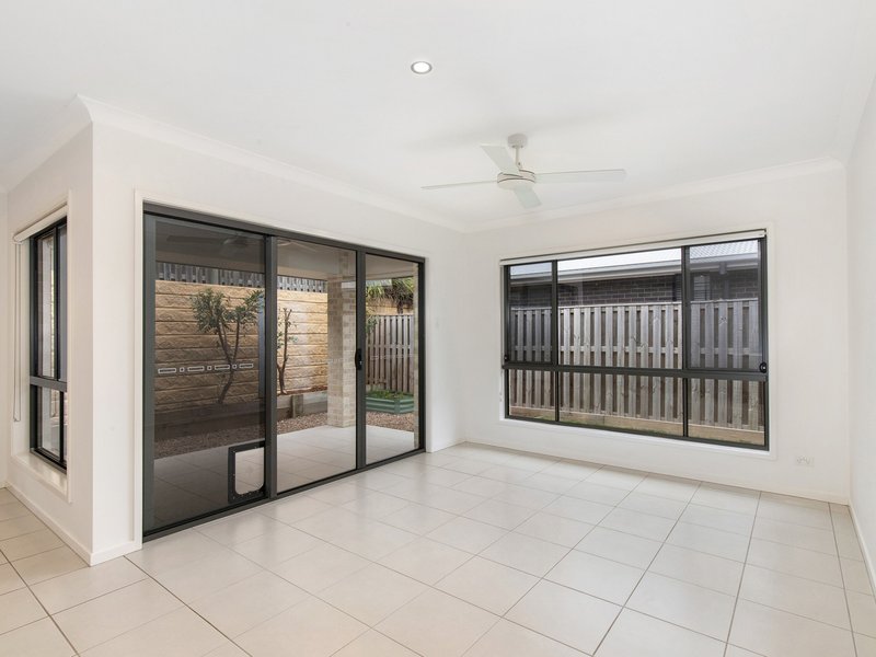 Photo - 46 Oakover Avenue, Ormeau Hills QLD 4208 - Image 6