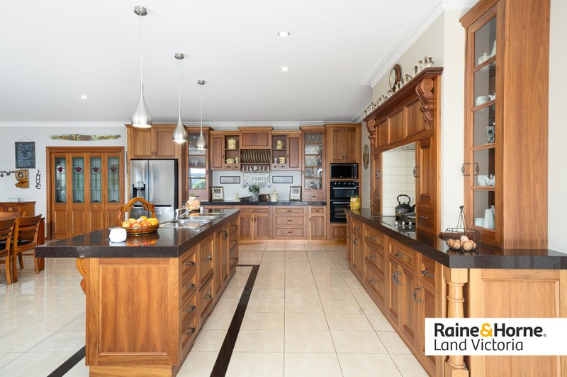 Photo - 46 Ofarrell Court, Cambrian Hill VIC 3352 - Image 15