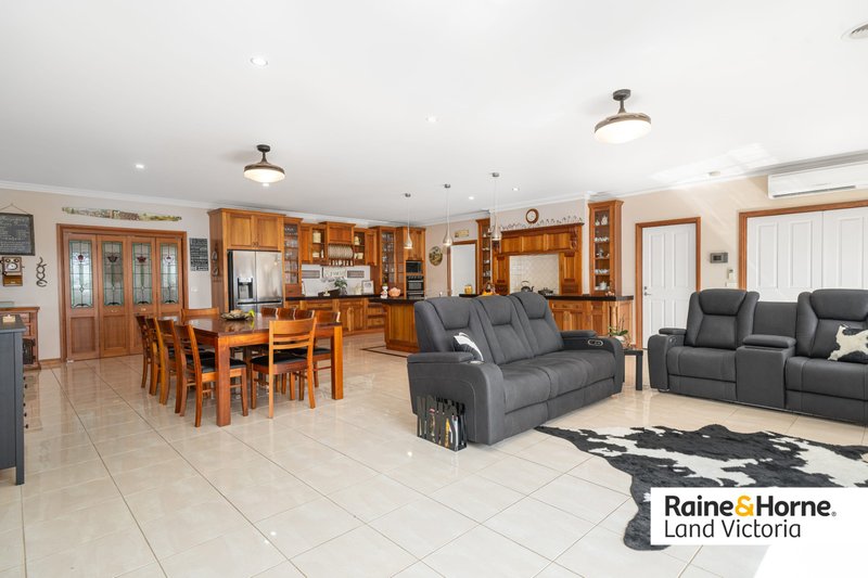 Photo - 46 Ofarrell Court, Cambrian Hill VIC 3352 - Image 16