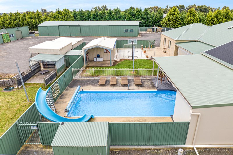 Photo - 46 O'Farrell Court, Cambrian Hill VIC 3352 - Image 3