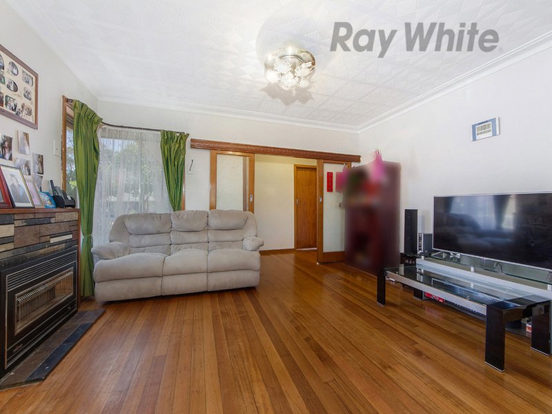 Photo - 46 Oleander Drive, St Albans VIC 3021 - Image 2