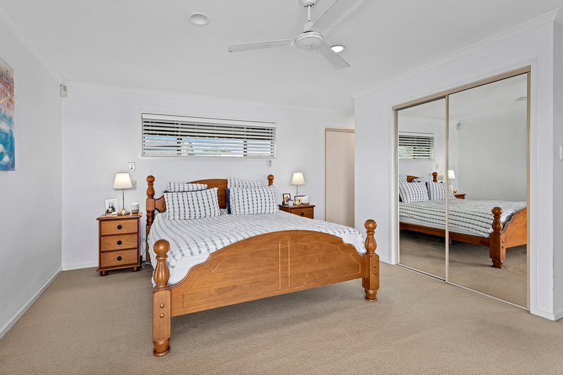 Photo - 46 Oxford Crescent, Bridgeman Downs QLD 4035 - Image 13