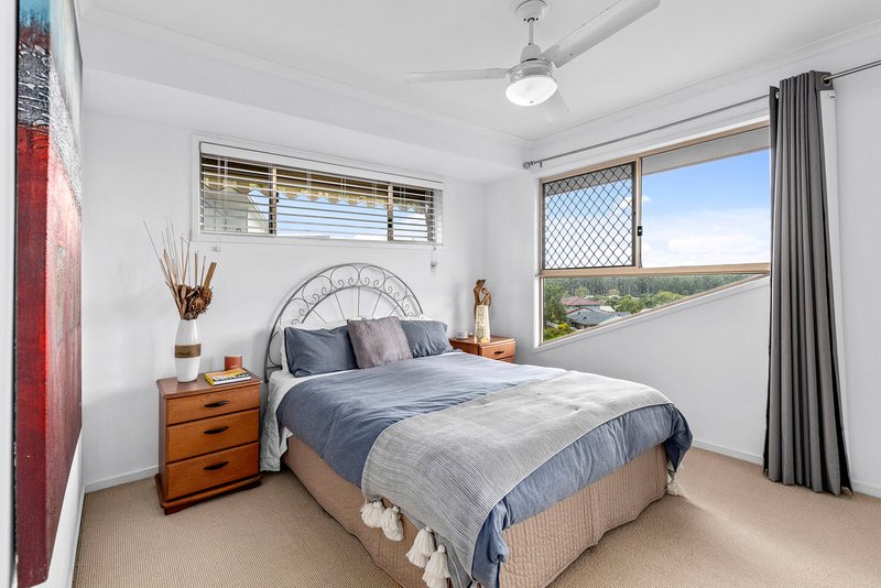 Photo - 46 Oxford Crescent, Bridgeman Downs QLD 4035 - Image 15