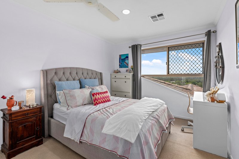 Photo - 46 Oxford Crescent, Bridgeman Downs QLD 4035 - Image 16