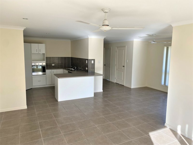 Photo - 46 Parkside Drive, Kingaroy QLD 4610 - Image 2