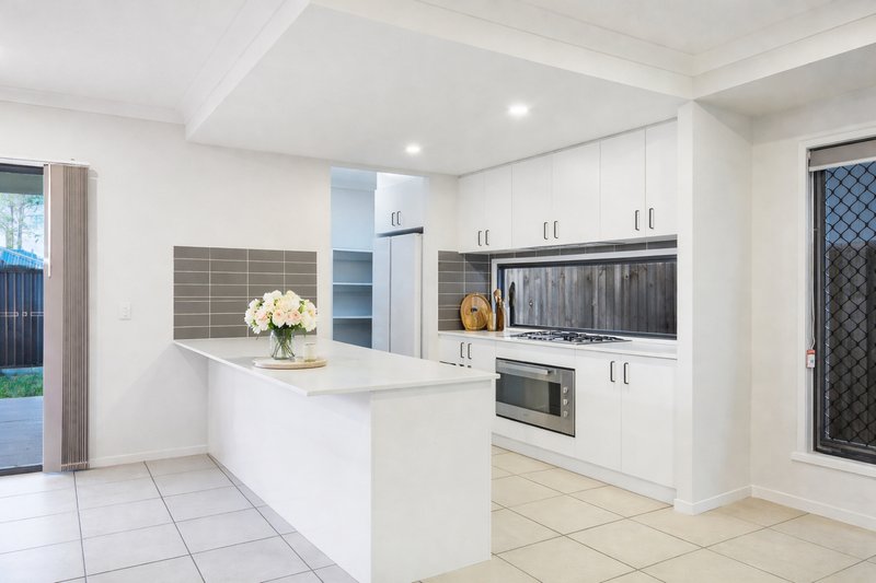 Photo - 46 Pearl Street, Pallara QLD 4110 - Image 3