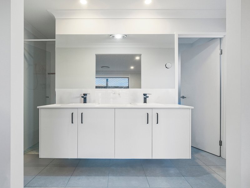 Photo - 46 Pearl Street, Pallara QLD 4110 - Image 7