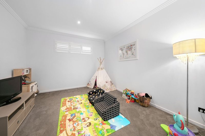 Photo - 46 Pleystowe Crescent, Hendra QLD 4011 - Image 11