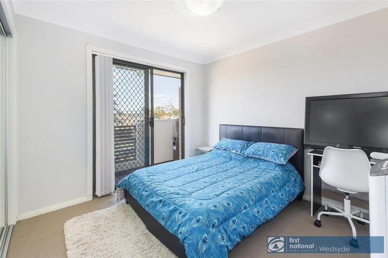 Photo - 46 Portico Parade, Toongabbie NSW 2146 - Image 6