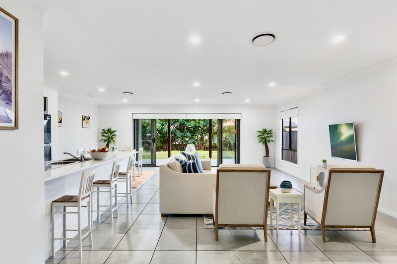 Photo - 46 Queen Street, Redland Bay QLD 4165 - Image 2