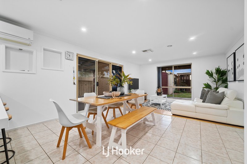 Photo - 46 Rachel Drive, Cranbourne North VIC 3977 - Image 6