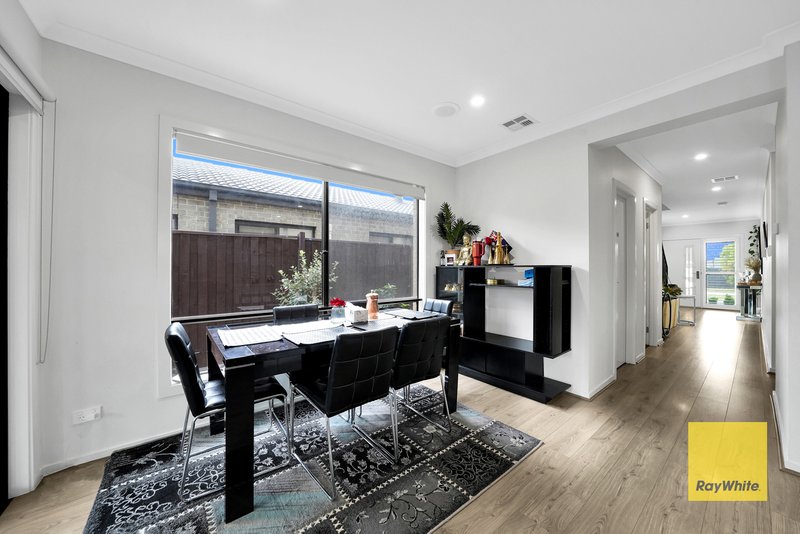 Photo - 46 Reverence Drive, Rockbank VIC 3335 - Image 5