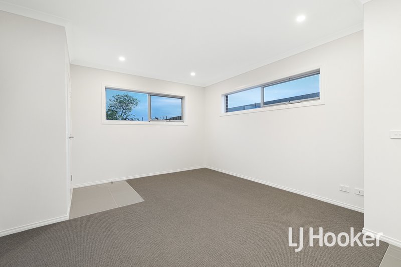 Photo - 4/6 Robert Street, Dandenong VIC 3175 - Image 2