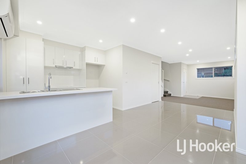 Photo - 4/6 Robert Street, Dandenong VIC 3175 - Image 4