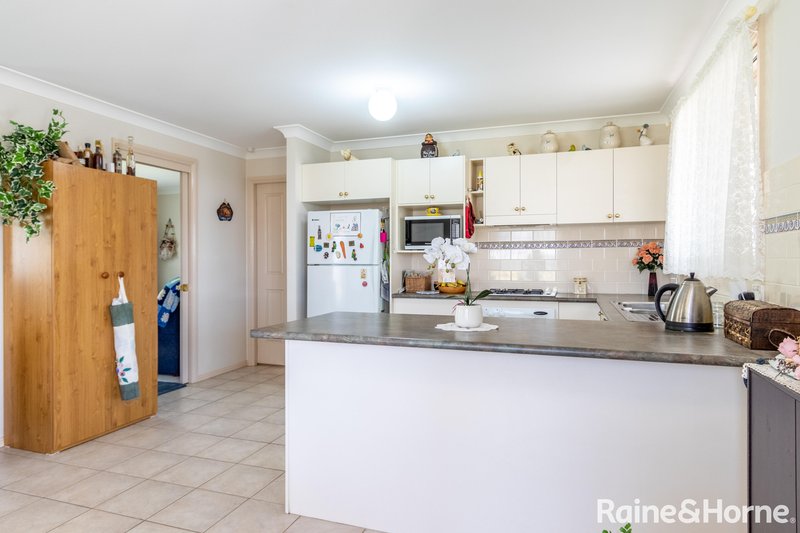 Photo - 46 Rosemont Avenue, Kelso NSW 2795 - Image 2