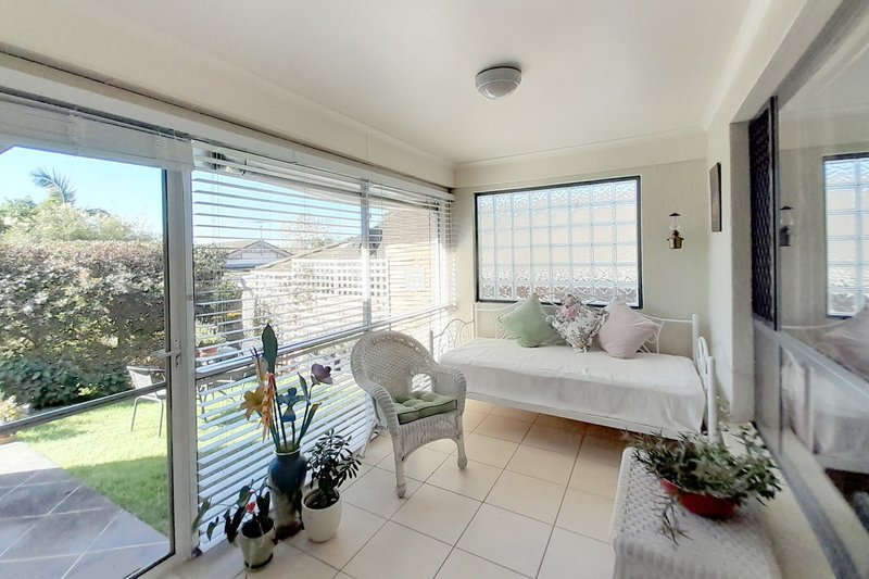 Photo - 4/6 Roslyn Street, Port Macquarie NSW 2444 - Image 3