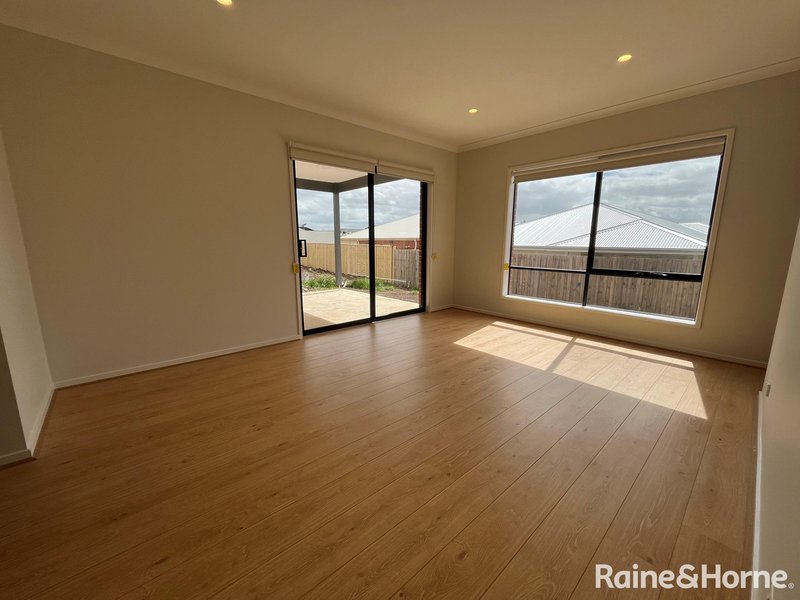 Photo - 46 Sacred Drive, Sunbury VIC 3429 - Image 15