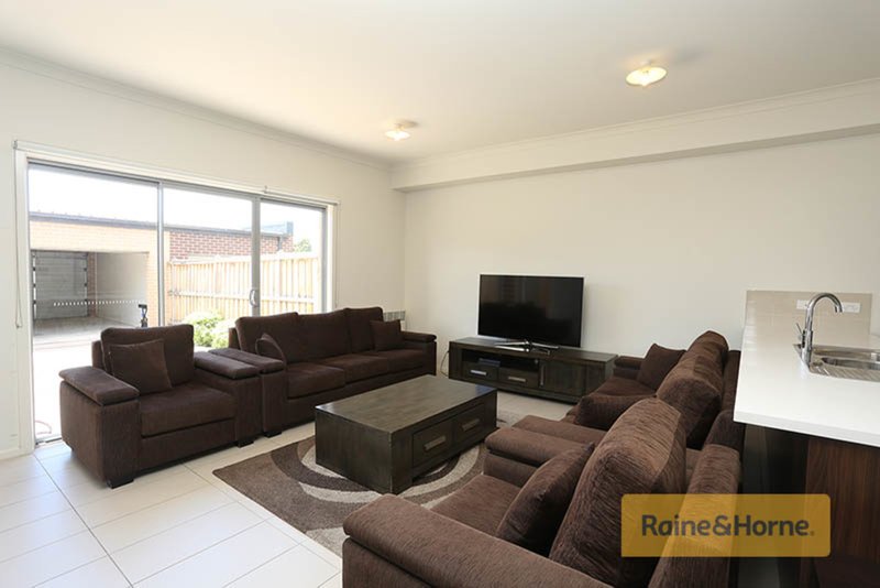 Photo - 46 Sahi Crescent, Roxburgh Park VIC 3064 - Image 2