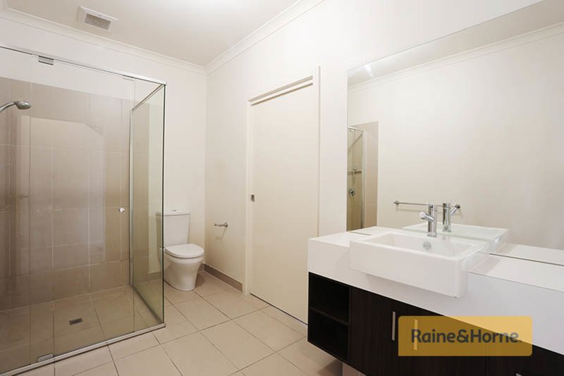 Photo - 46 Sahi Crescent, Roxburgh Park VIC 3064 - Image 8