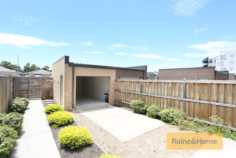 Photo - 46 Sahi Crescent, Roxburgh Park VIC 3064 - Image 9