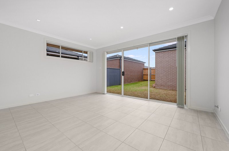 Photo - 46 Sainsbury Road, Catherine Field NSW 2557 - Image 4