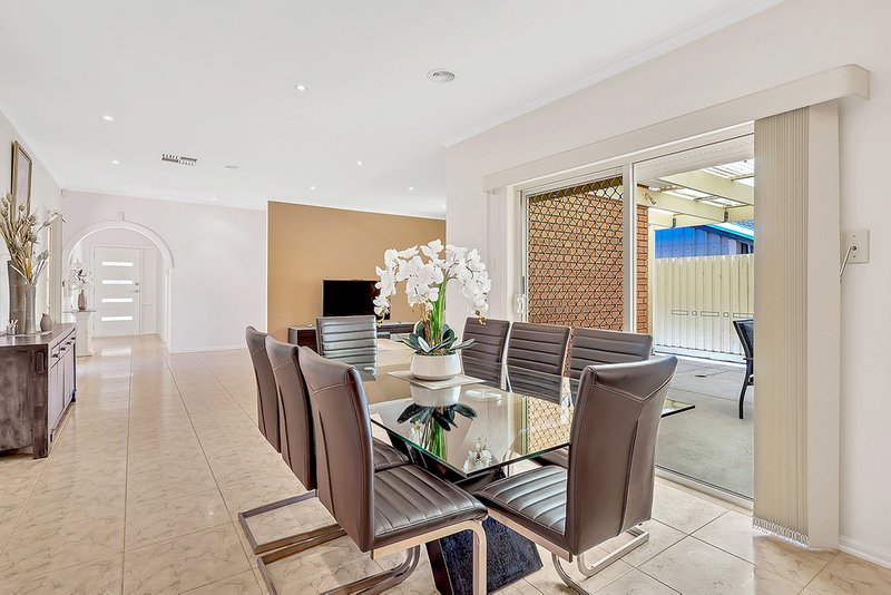 Photo - 46 Santa Cruz Boulevard, Roxburgh Park VIC 3064 - Image 11