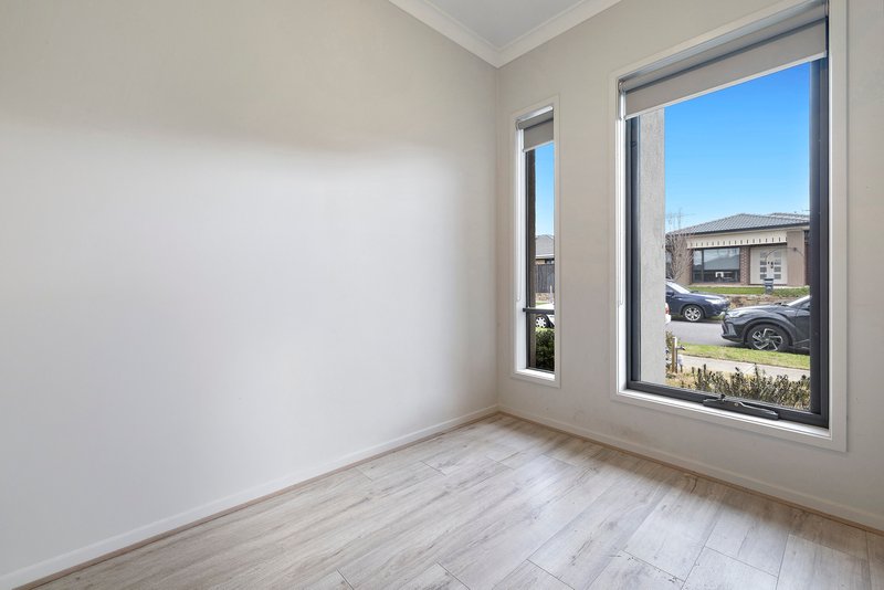 Photo - 46 Scenery Drive, Clyde North VIC 3978 - Image 2