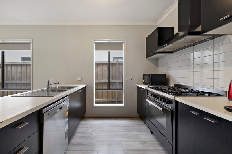 Photo - 46 Scenery Drive, Clyde North VIC 3978 - Image 3
