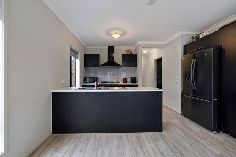 Photo - 46 Scenery Drive, Clyde North VIC 3978 - Image 5