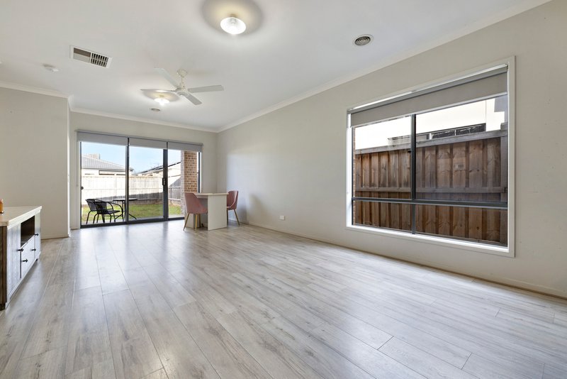 Photo - 46 Scenery Drive, Clyde North VIC 3978 - Image 6