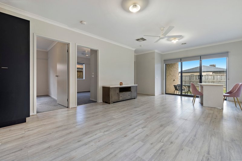 Photo - 46 Scenery Drive, Clyde North VIC 3978 - Image 7