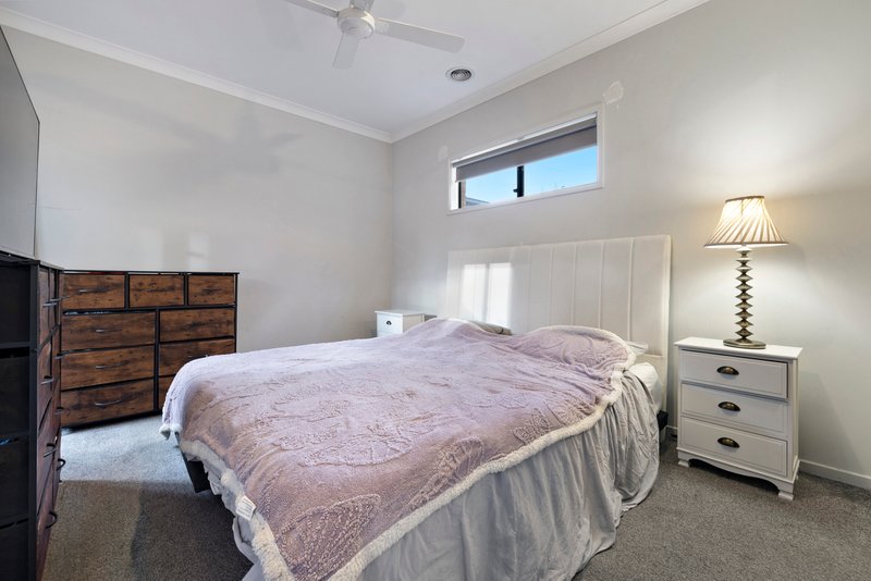 Photo - 46 Scenery Drive, Clyde North VIC 3978 - Image 8