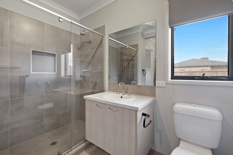 Photo - 46 Scenery Drive, Clyde North VIC 3978 - Image 9