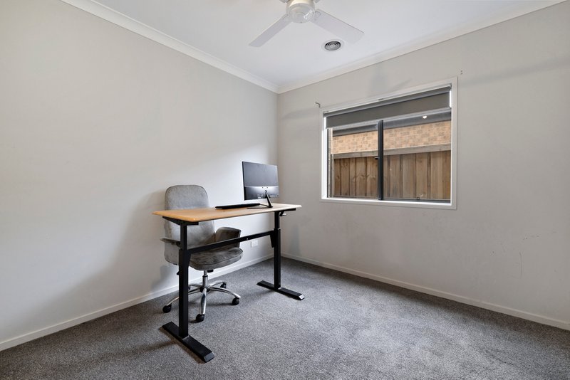 Photo - 46 Scenery Drive, Clyde North VIC 3978 - Image 10