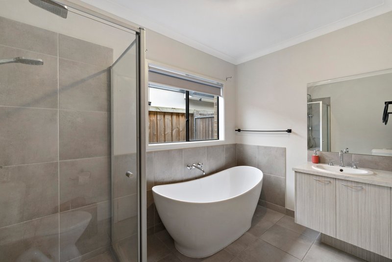 Photo - 46 Scenery Drive, Clyde North VIC 3978 - Image 13