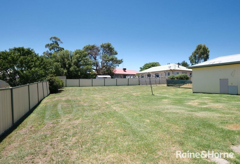 Photo - 46 Shirley Street, Inverell NSW 2360 - Image 11