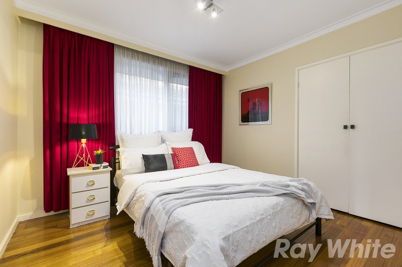 Photo - 46 Snowdon Drive, Cheltenham VIC 3192 - Image 8