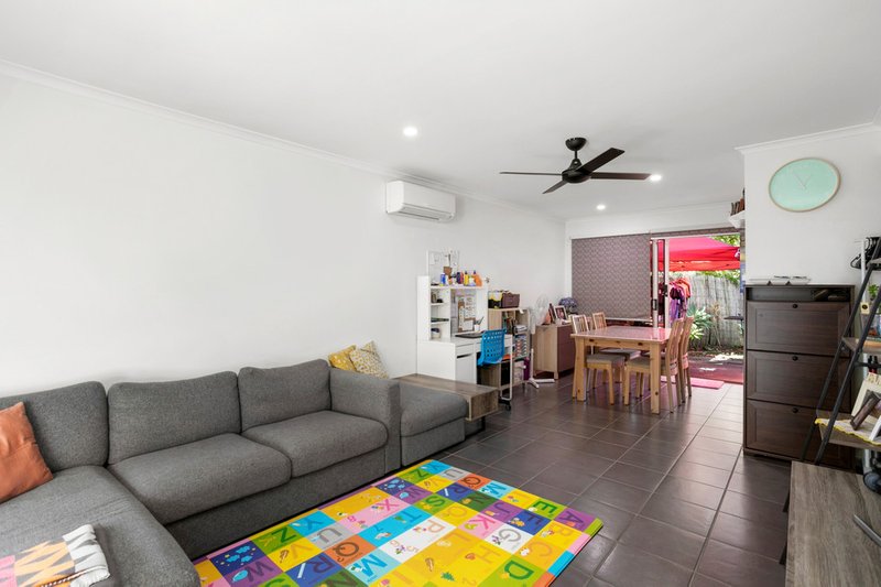 Photo - 4/6 Station Road, Burpengary QLD 4505 - Image 5