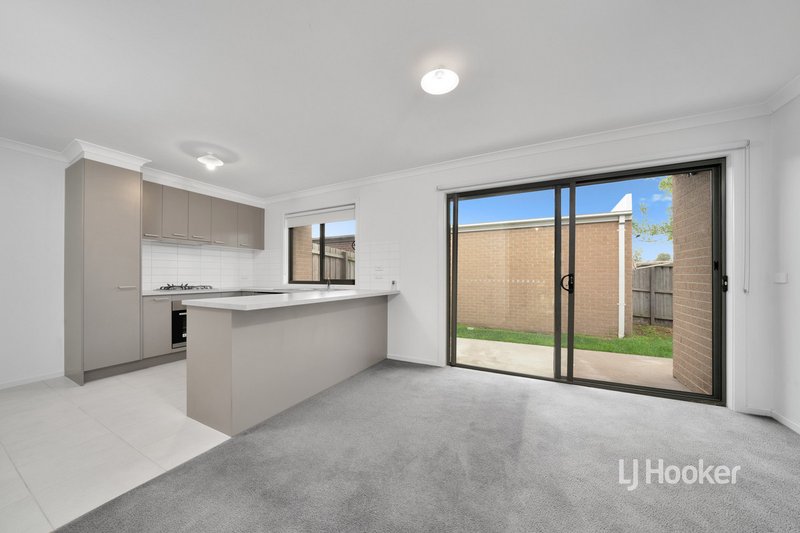 Photo - 46 Valencia Boulevard, Doreen VIC 3754 - Image 7