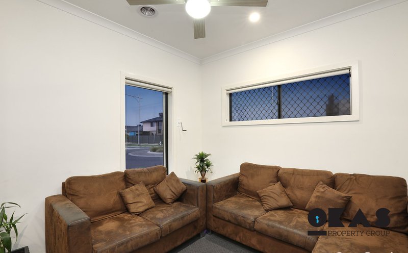 Photo - 46 Victorking Drive, Point Cook VIC 3030 - Image 4