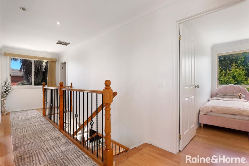 Photo - 46 Volantis Crescent, Roxburgh Park VIC 3064 - Image 5