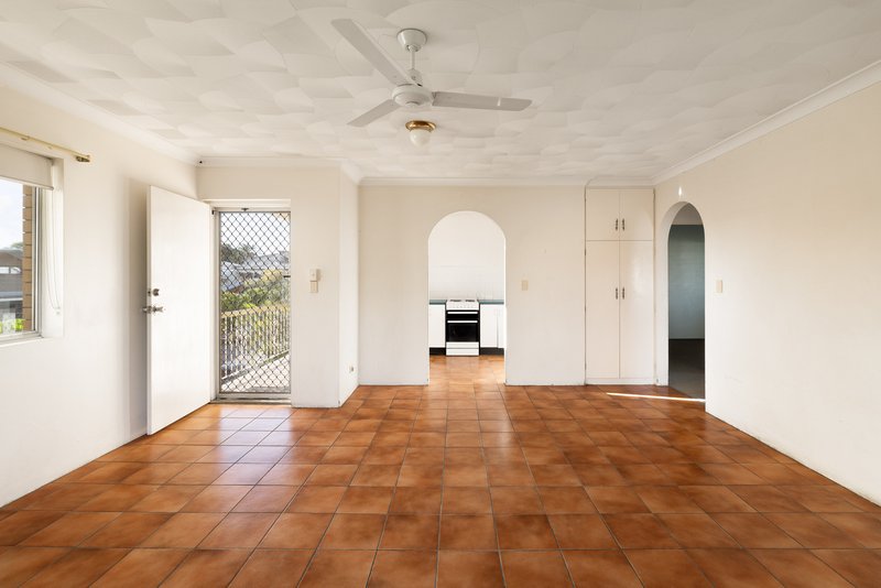 Photo - 4/61 Denman Street, Greenslopes QLD 4120 - Image 2