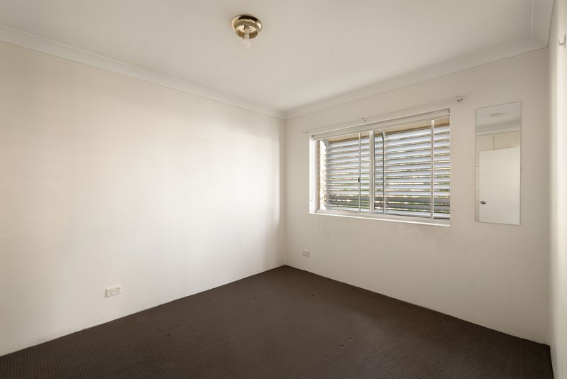 Photo - 4/61 Denman Street, Greenslopes QLD 4120 - Image 7