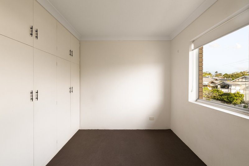 Photo - 4/61 Denman Street, Greenslopes QLD 4120 - Image 8