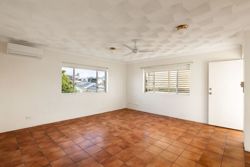 Photo - 4/61 Denman Street, Greenslopes QLD 4120 - Image 12