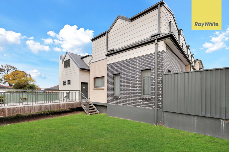 Photo - 4/61 Irrigation Road, South Wentworthville NSW 2145 - Image 9