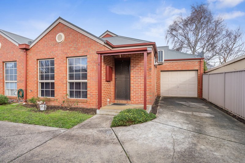 Photo - 4/61 Simpson Street, Ballan VIC 3342 - Image 1